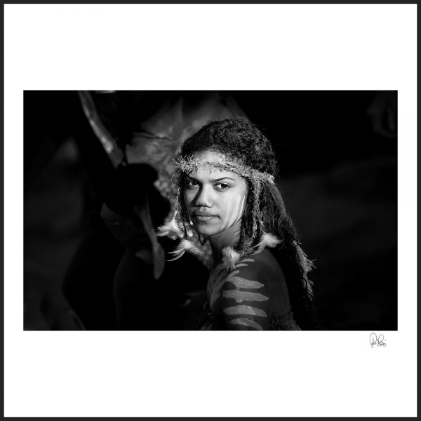 Pj 012.s B:w.traditional Dancer.75x75cm