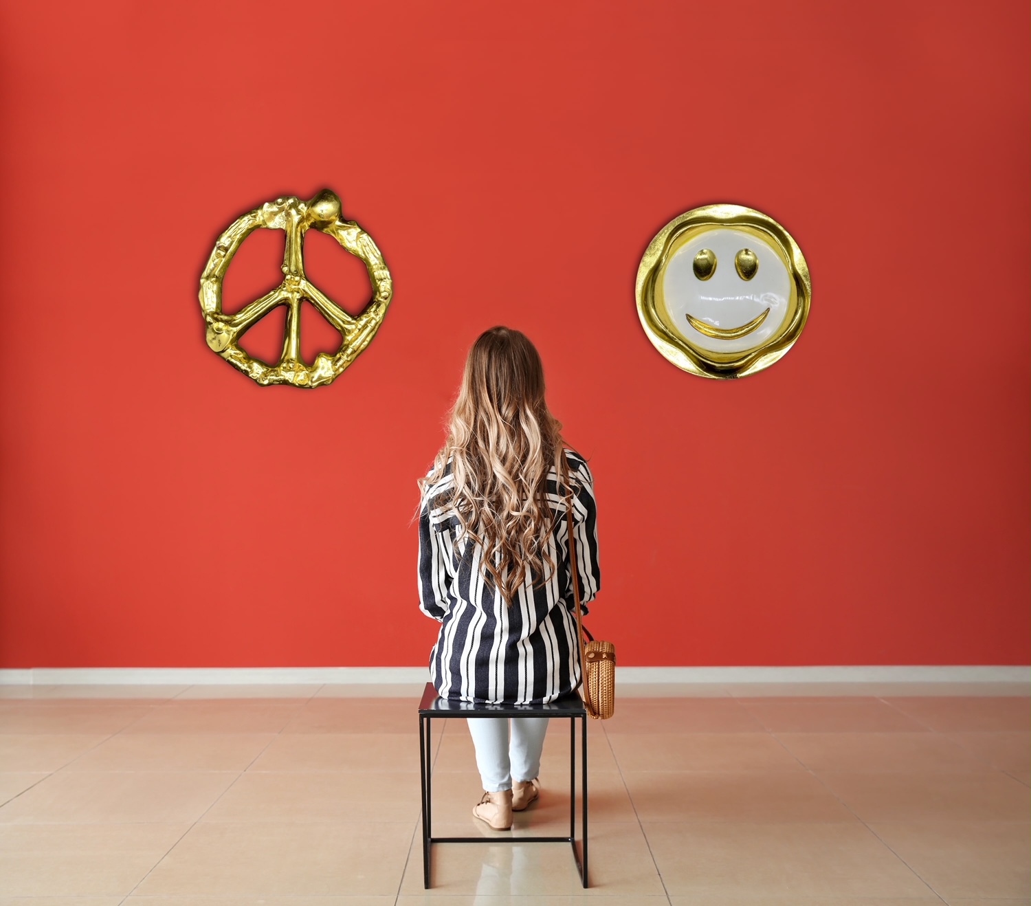 War And Smile Interior Image 1