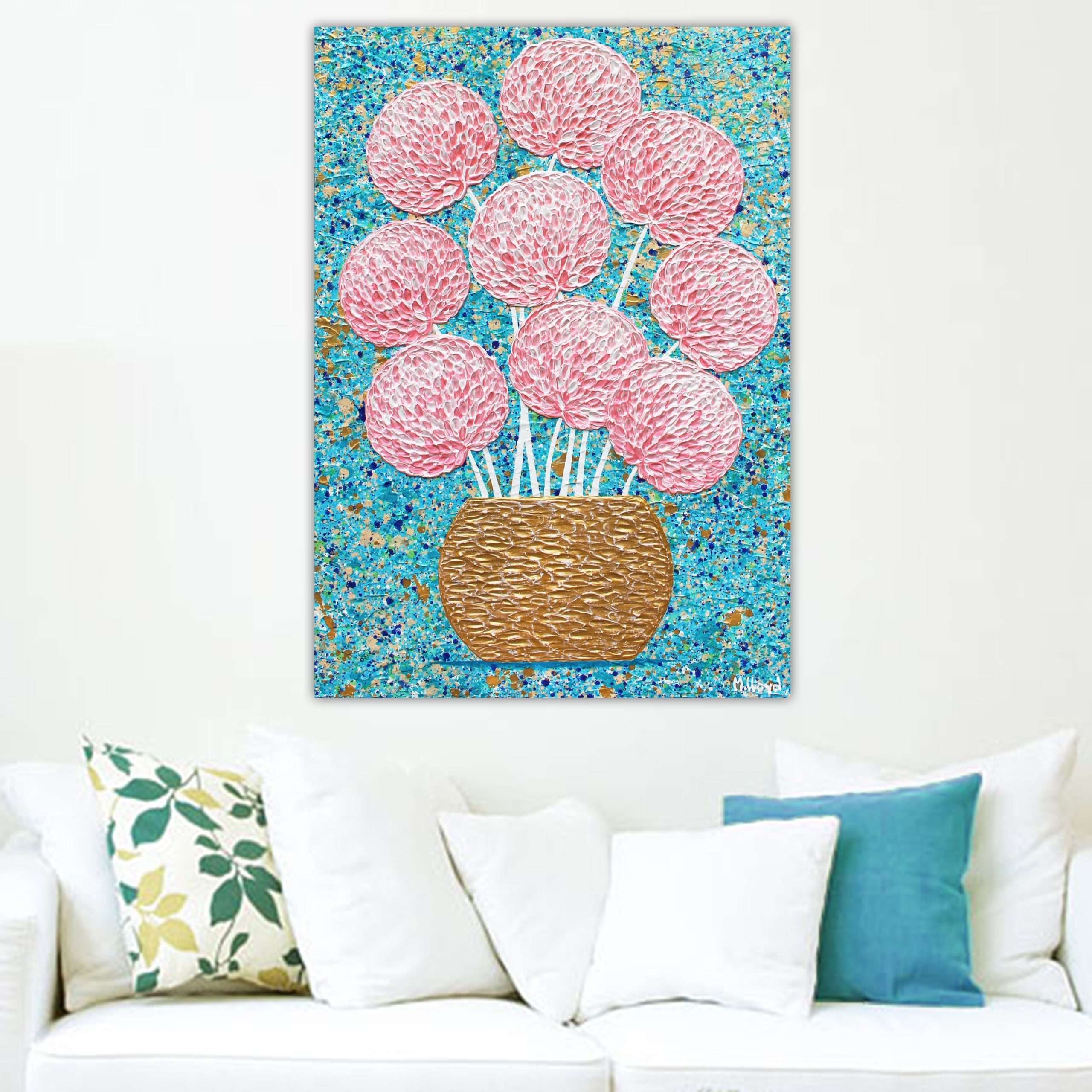 Lounge 1 Flowers In Gold Vase