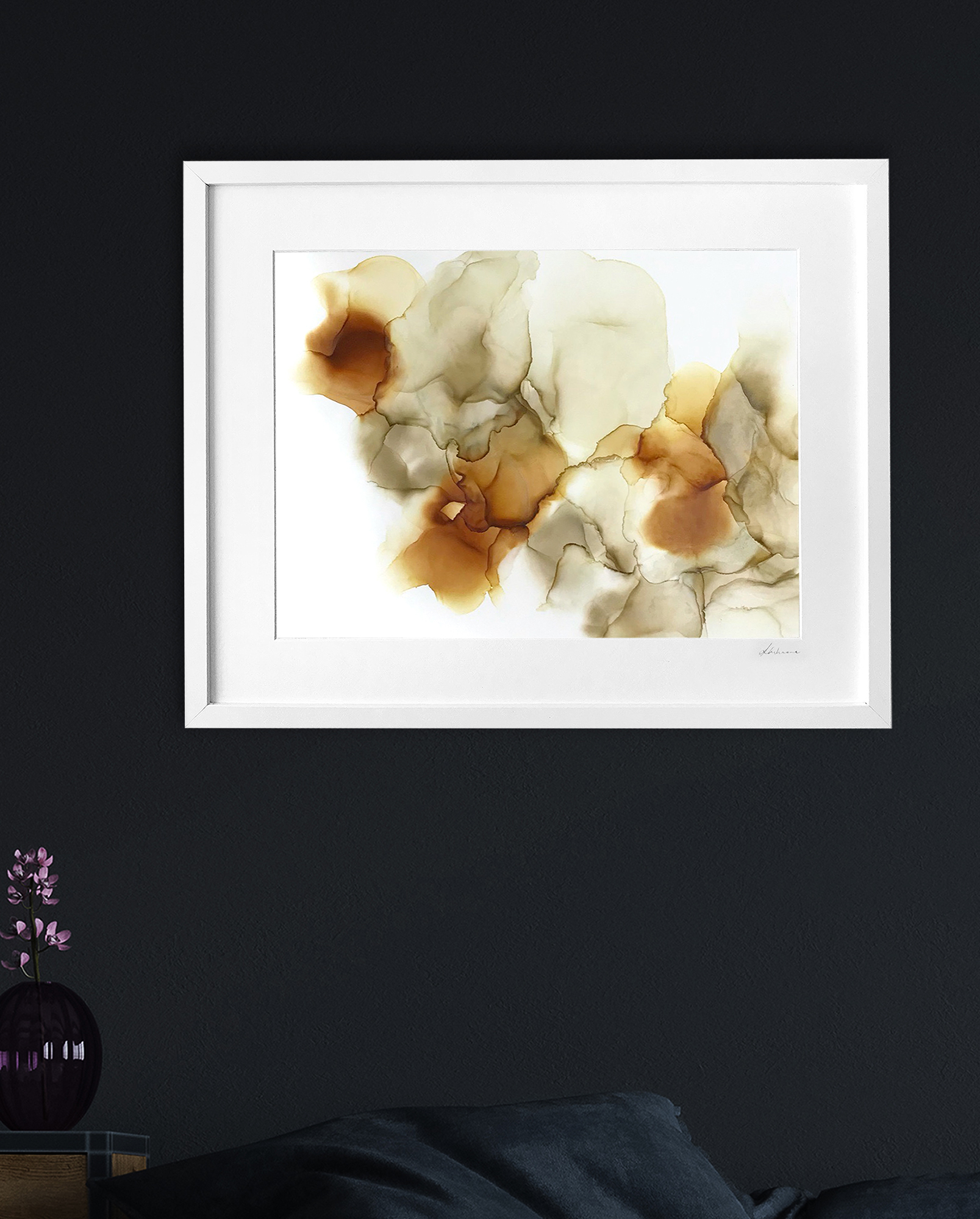 Luxury,restroom,with,gray,sofa,,city,view,and,blank,poster