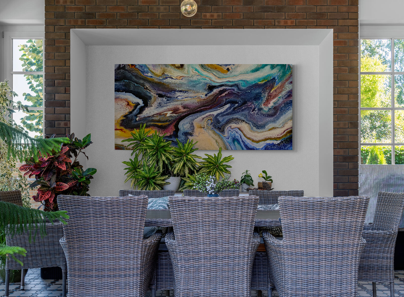 Fancy Dining Room With Feature Wall