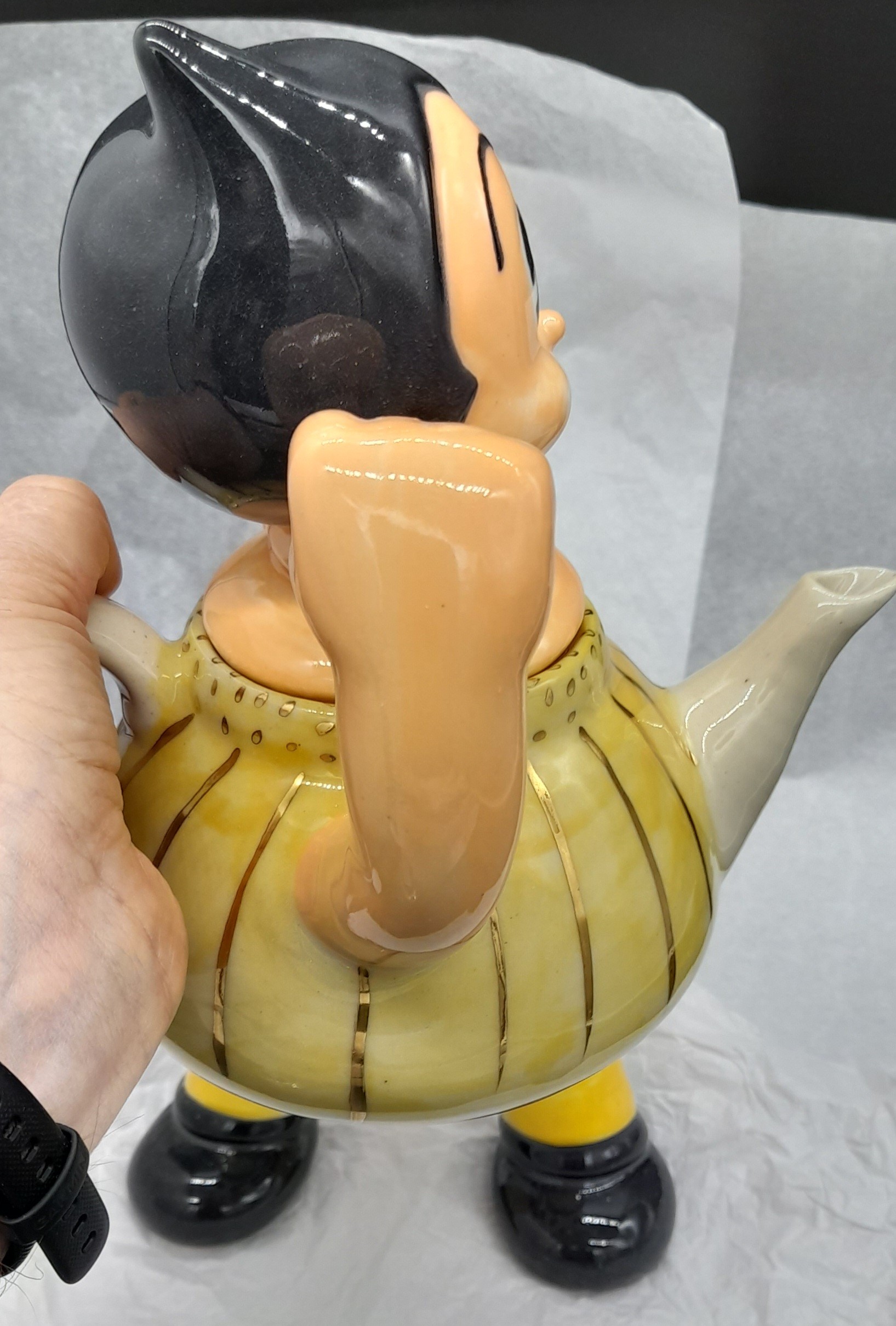 Stephen Baxter Astro Tea Pot Holding Handle (2)