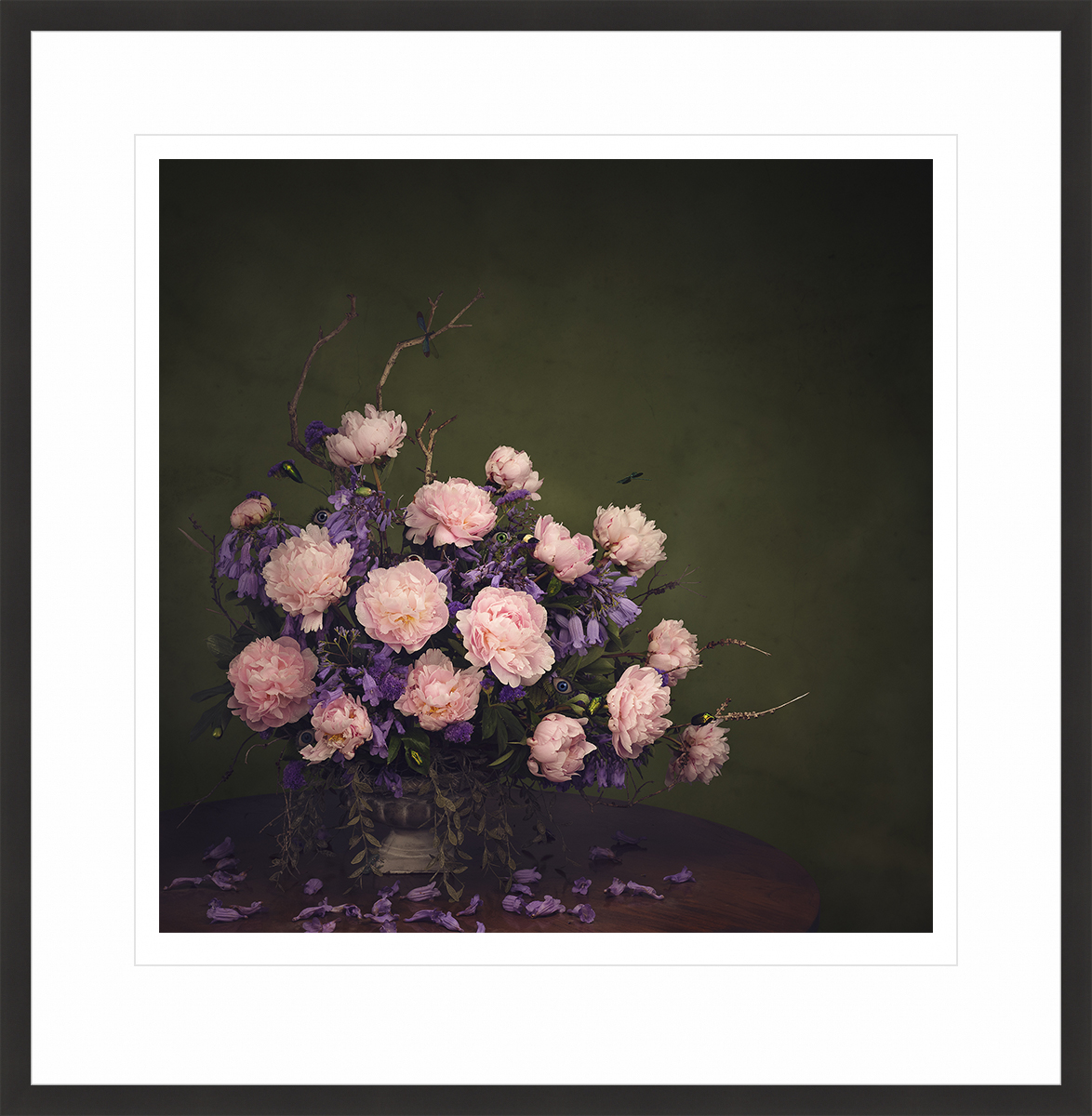 Lush Passionate Peonies Blk