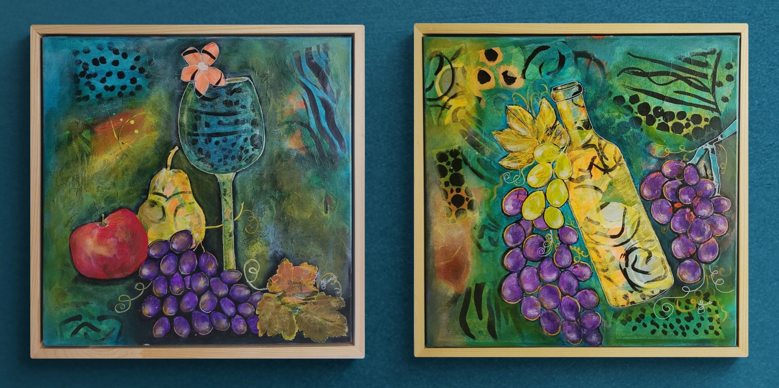 Table With Hourglass And Modern Vase (2)