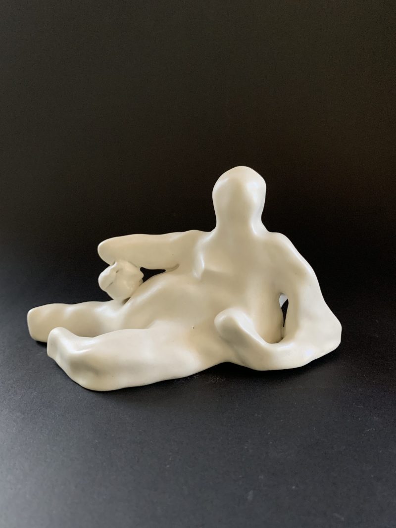 Reclining figure – Porcelain figurature sculpture