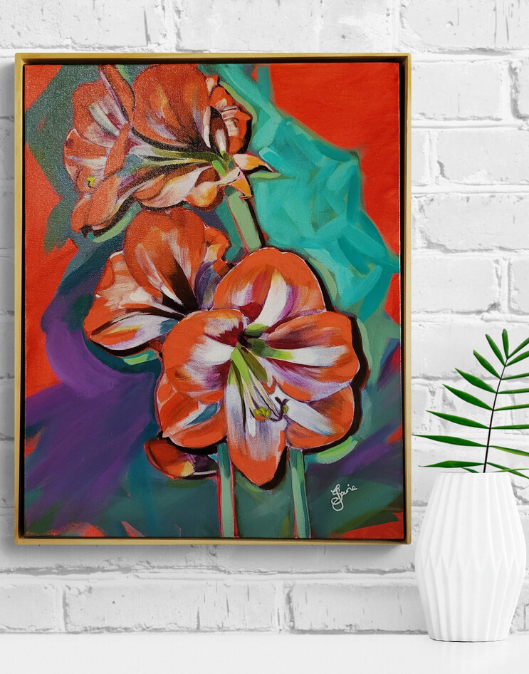 Classic Chest Of Drawers With Lamp And Plant