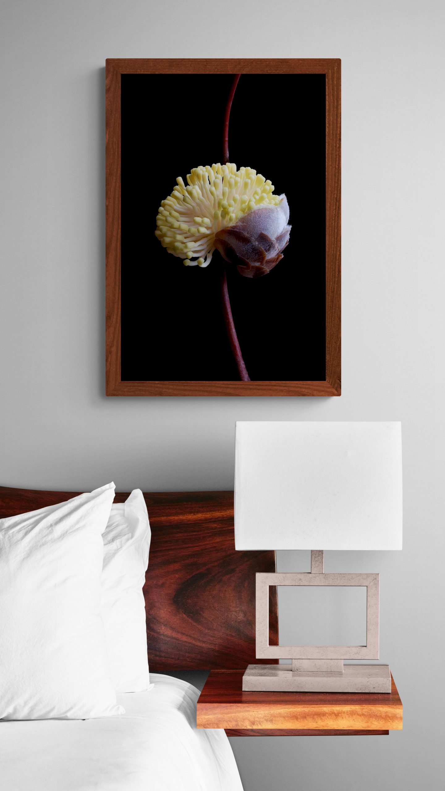 Close Up View Of Bed And Lamp (7)