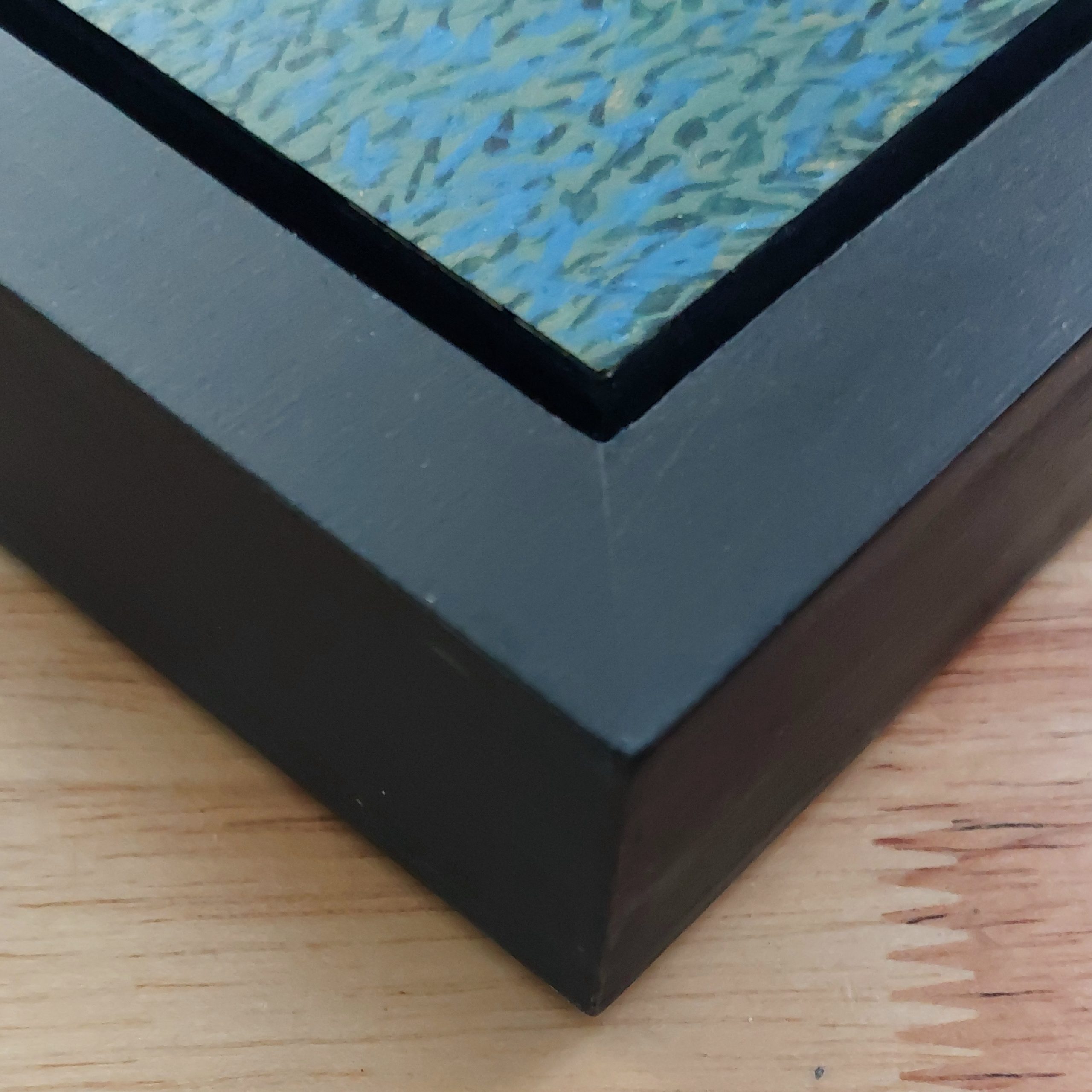 Fthorningblackfloatframe