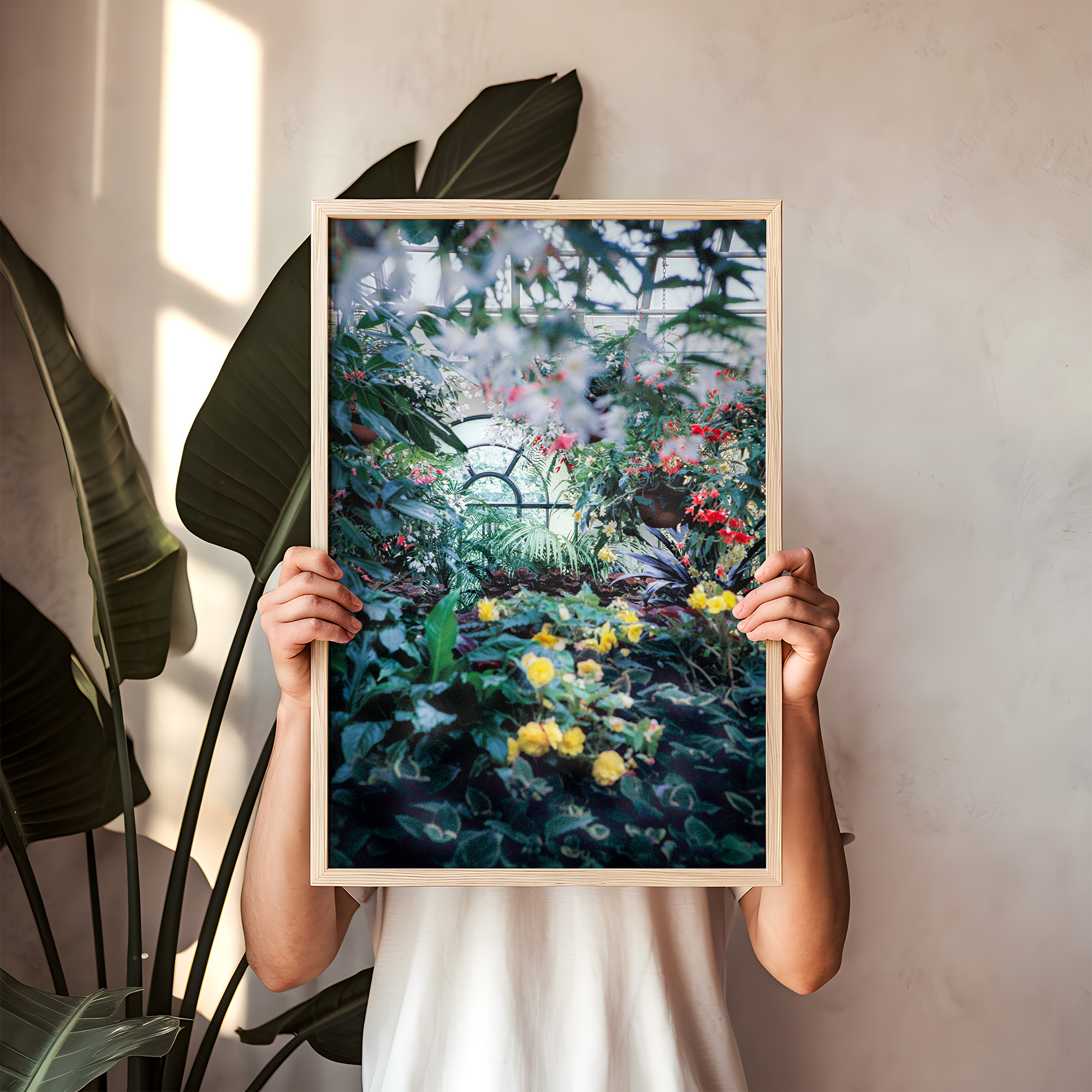 The Conservatory 2 Person Holding Frame