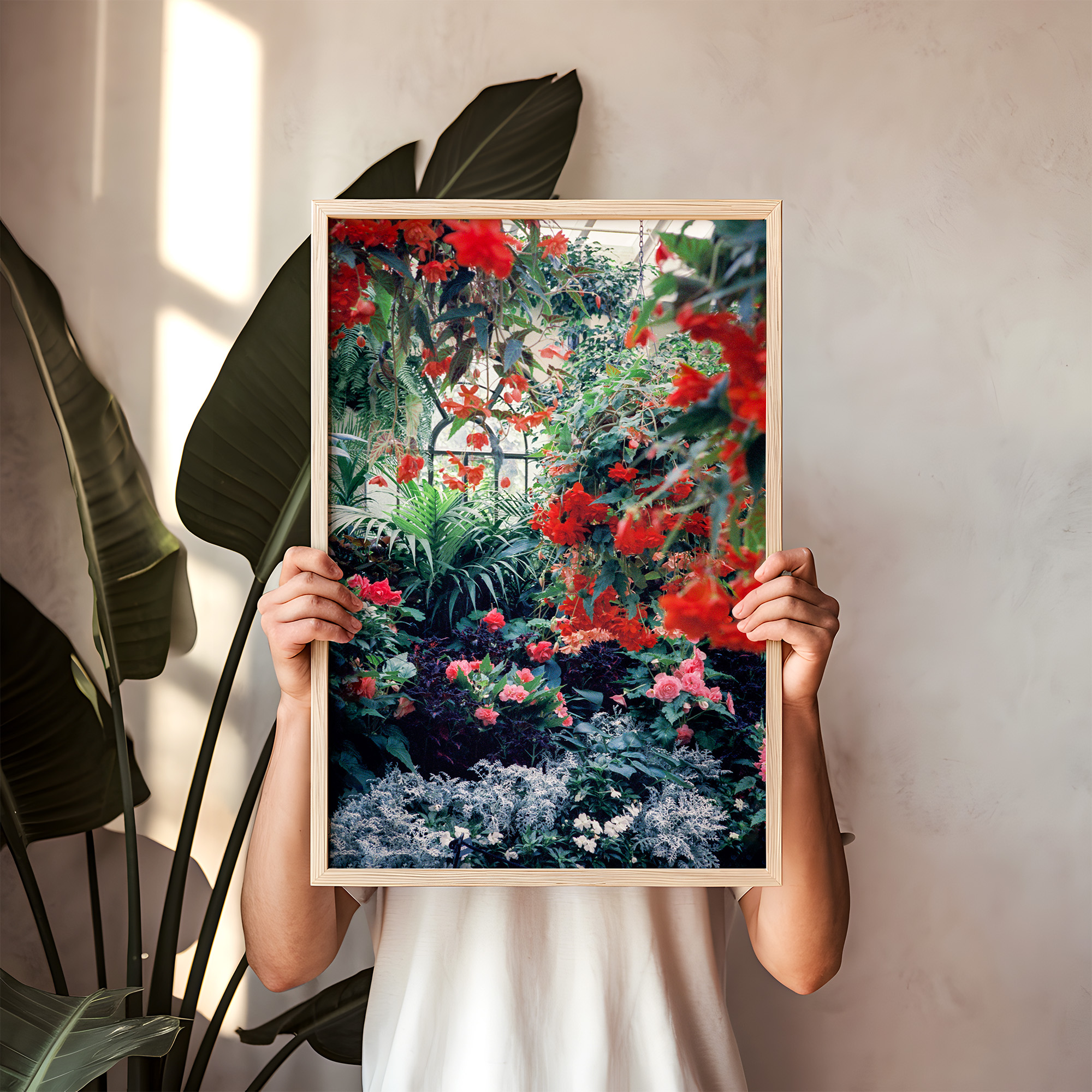 The Conservatory 3 Person Holding Frame