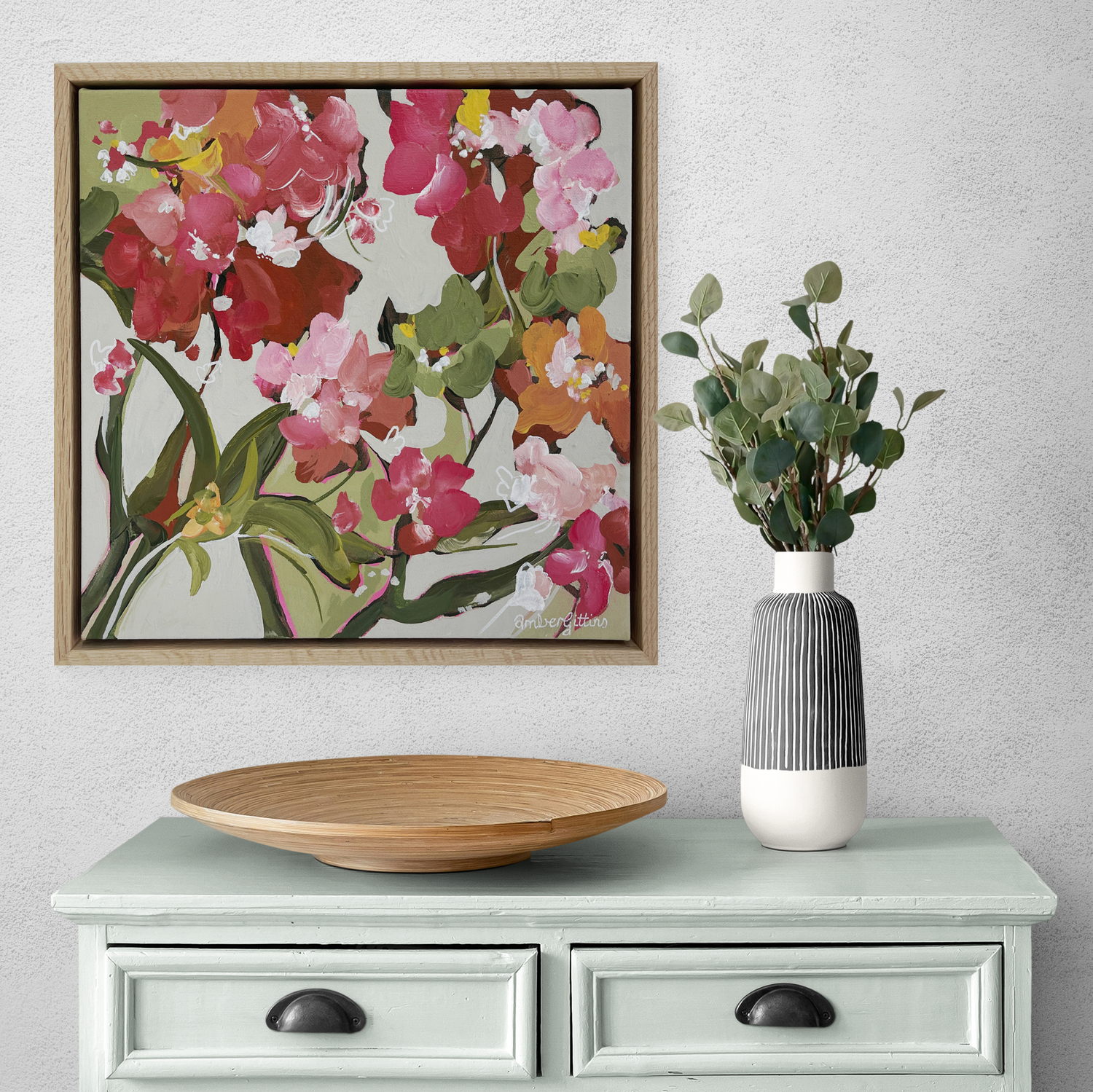 Pretty Little Thing Room 1