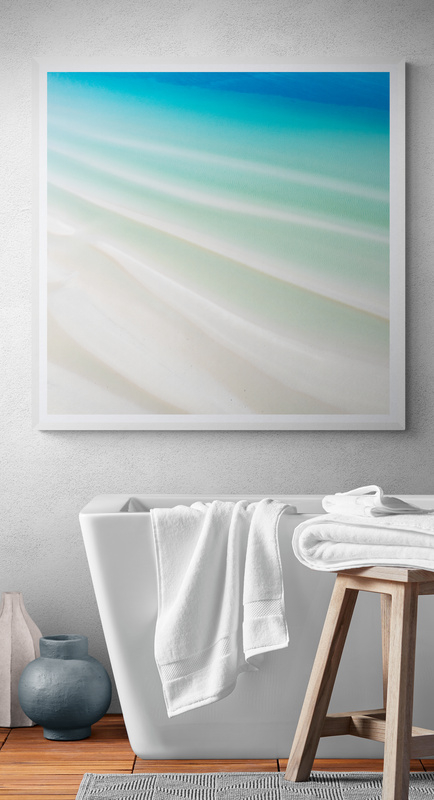 Modern Bathroom With Ceramic Vases (1)