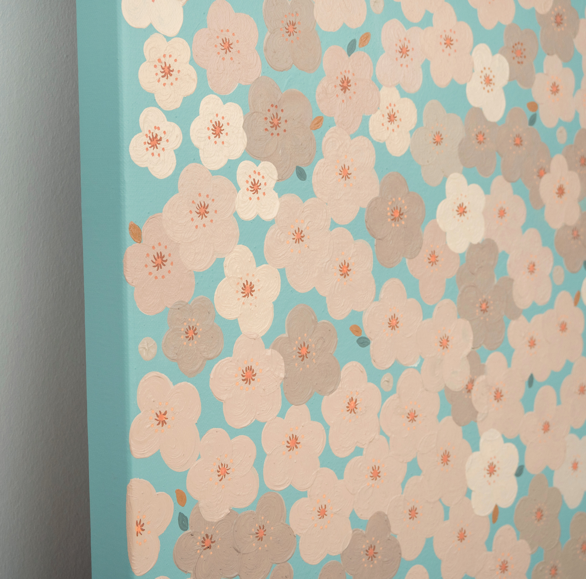 Min Ray Quiet Bloom Seaglass Drift Minimalist Detail